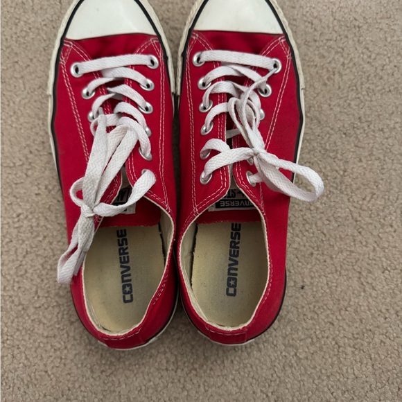 Converse Women’s Size 9 Lowtop Red Sneakers - Picture 1 of 5